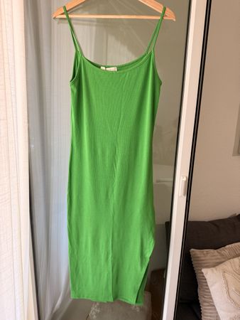 Sommerkleid Amisu grün gerippt Grösse 42 neuwertig