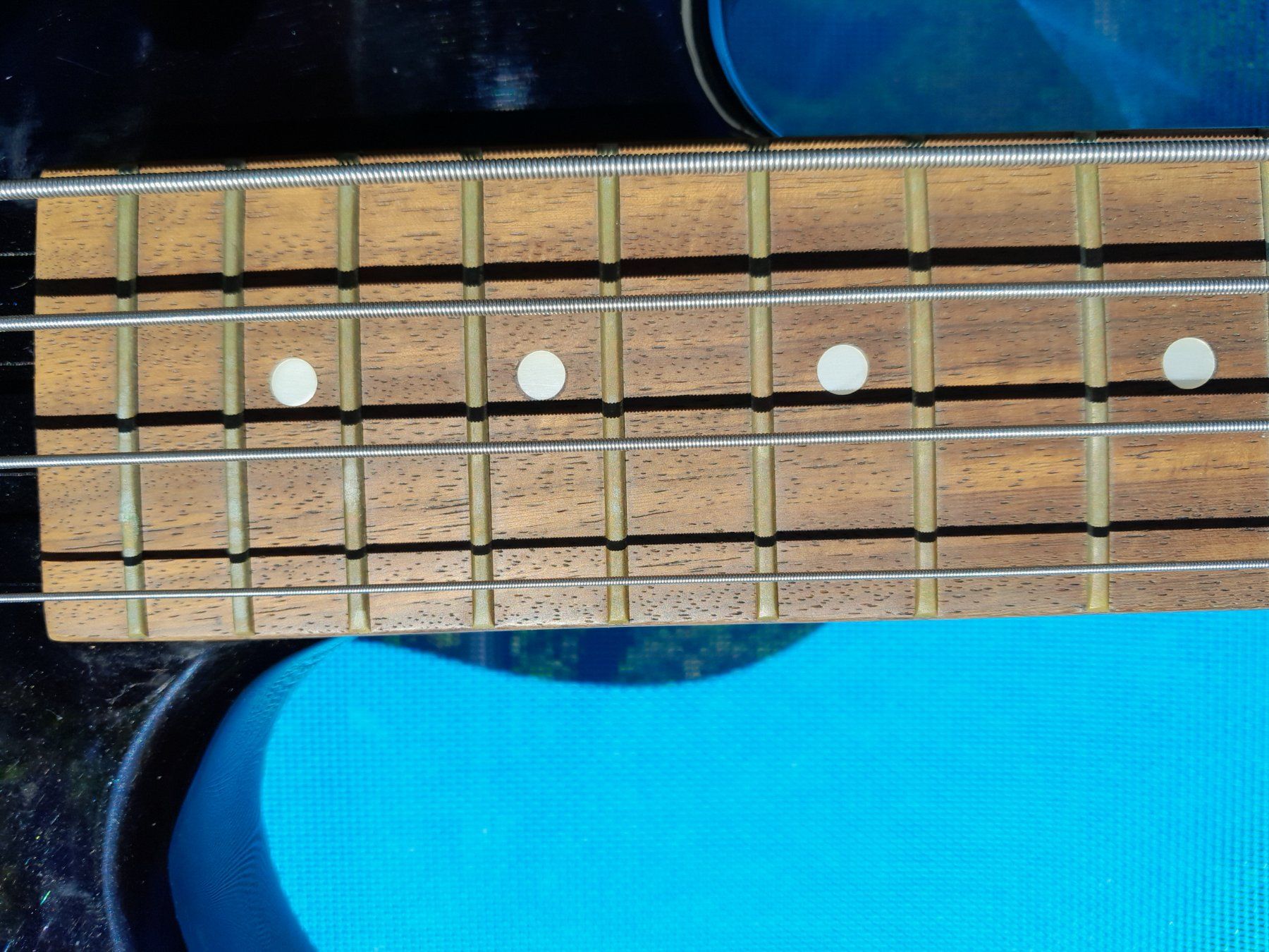 Ibanez Strumenti musicali: IBANEZ EXB 404 E-Bass schwarz – Difettoso da Vevey venduto da Aveelu 8