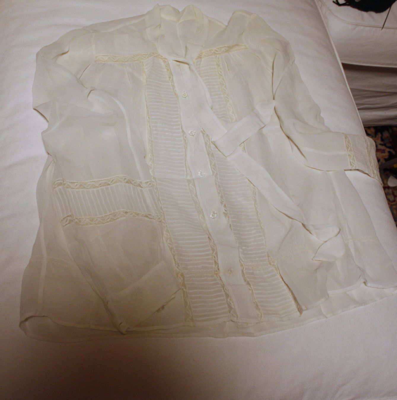 Camicette: Bluse mit Spitze und Masche weiss Gr. M – Usato da Flüelen venduto da Diversicum-Vintage 6