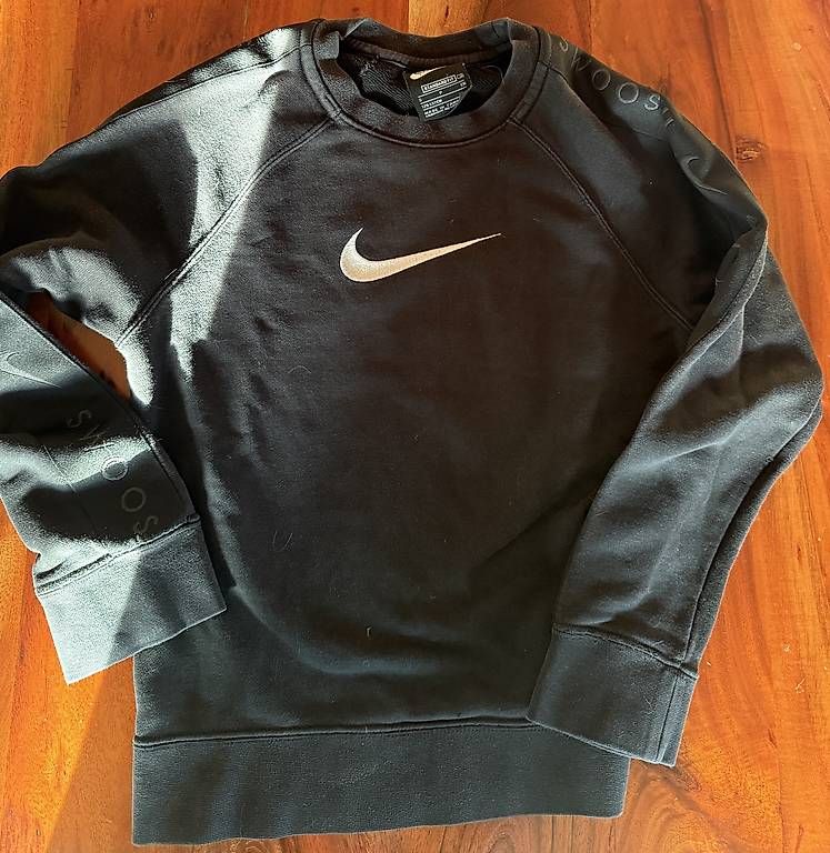 Pulls et sweat-shirts: Nike Pullover 128 – Défectueux à Buchs AG par Cres3
