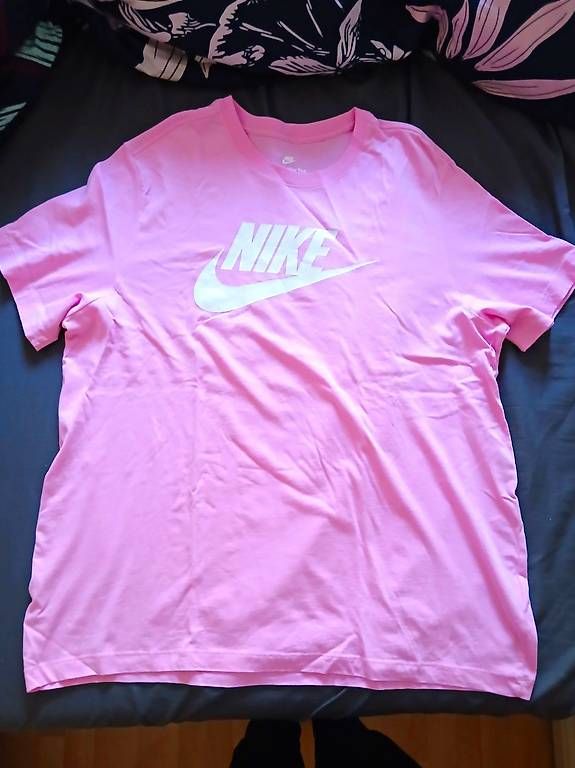 T-shirt: Nike The Nike Tee Herren – Usato da Fräschels venduto da Cesca