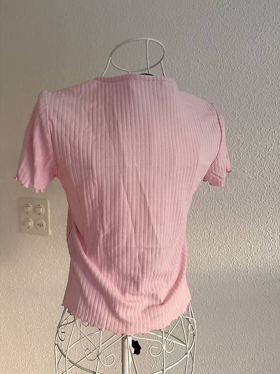 T-shirt: 🌸 Süßes geripptes Basic-Shirt in Rosa ✨ – Usato da Kriens venduto da dajaxoxo 1
