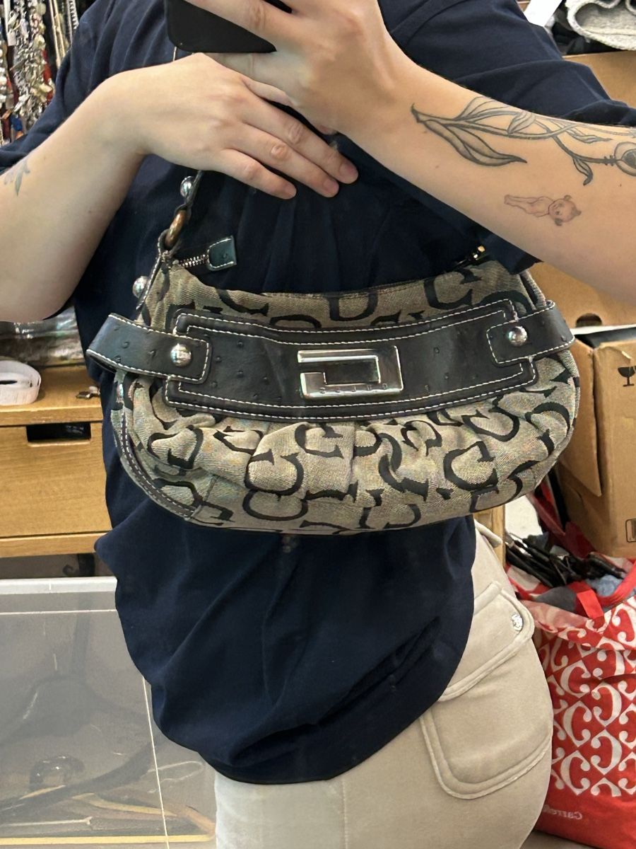 Guess Taschen für Damen: Guess handtasche y2k – Gebraucht aus Zürich von BashasBrockenhaus 4