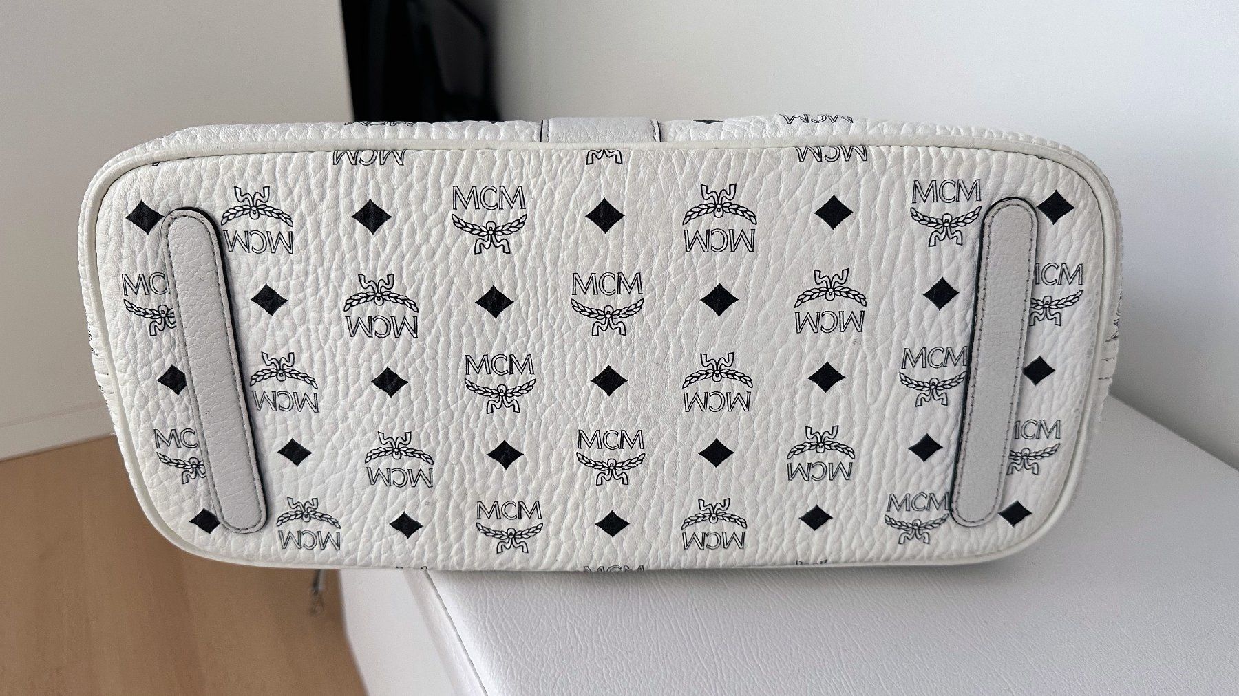 Mcm Borse da donna: MCM Liz Reversible Shopper Medium in White Visetos – Usato da Au SG venduto da nic_7wpf 8