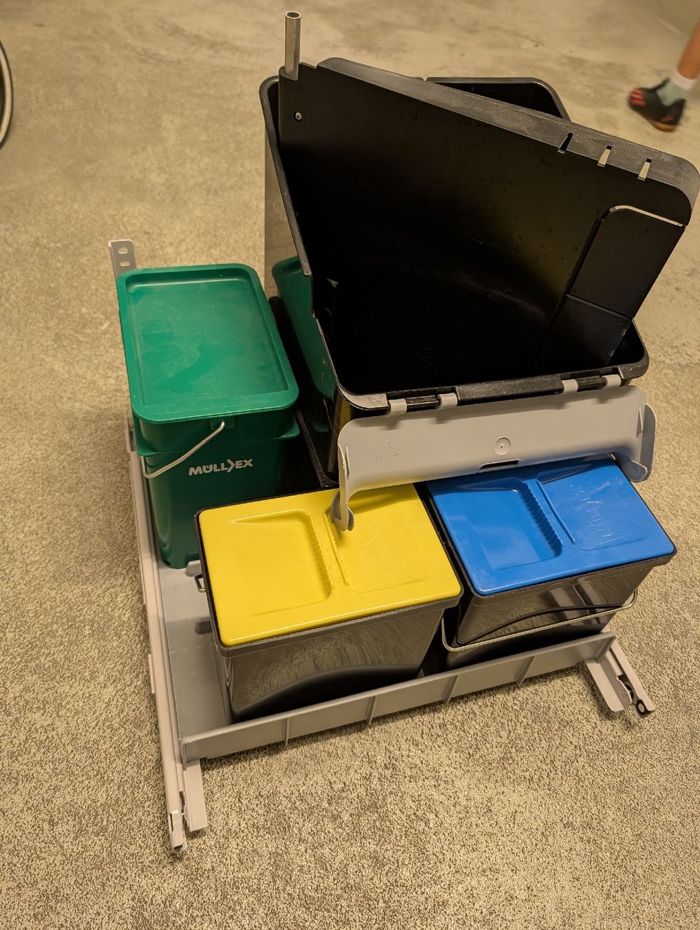 Müllex Abfalleimer: Abfallsystem Müllex Auszug mit 4 Behältern gebraucht – Gebraucht aus Oftringen von deidju13
