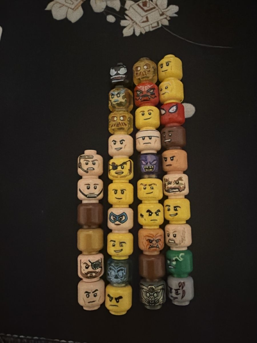 Lego Spielzeuge: Lego köpfe – Gebraucht aus Zürich von ism_7wbp 1