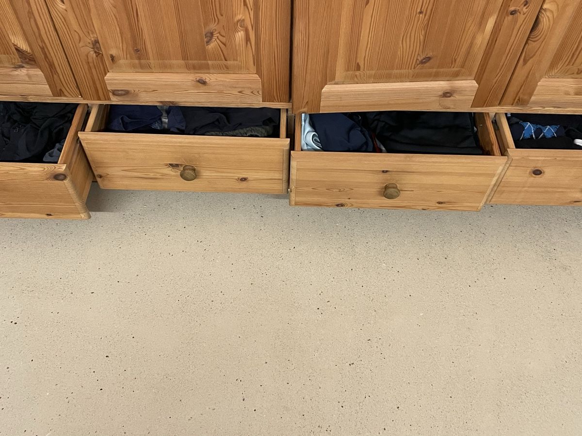 Armadi: Kleiderschrank Holz – Usato da Schalchen venduto da evy_7wrt 2
