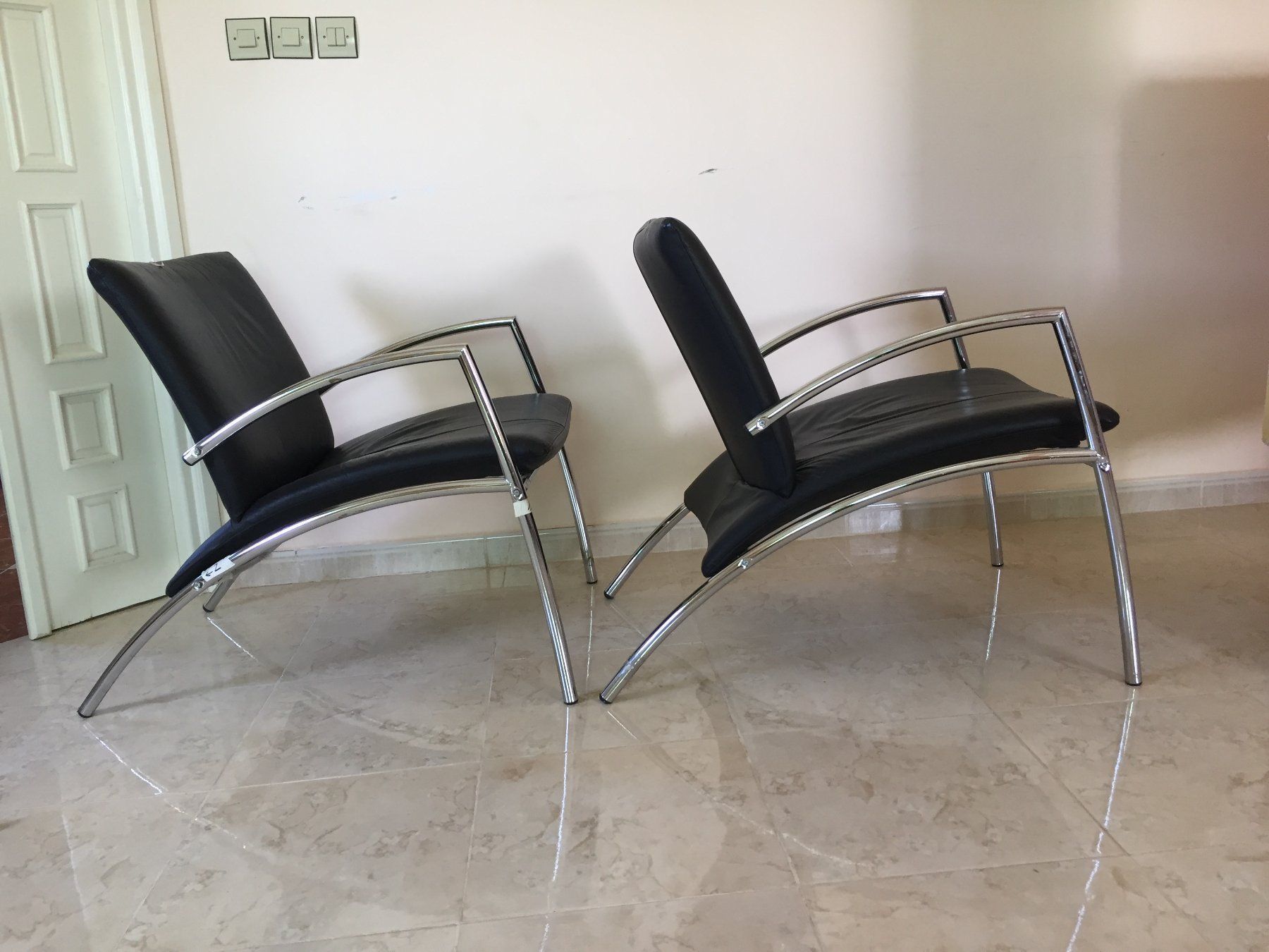 Poltrone: Fauteuils en Cuir noir et Chrome – Usato da Villars-sur-Glâne venduto da rifzari