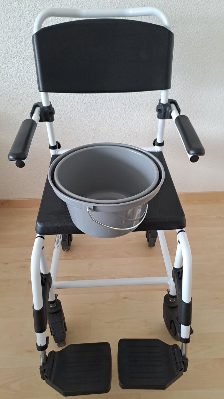 WC: Dusch und Toilettenstuhl Kakadu – Usato da Rickenbach SZ venduto da Feuerengel 1