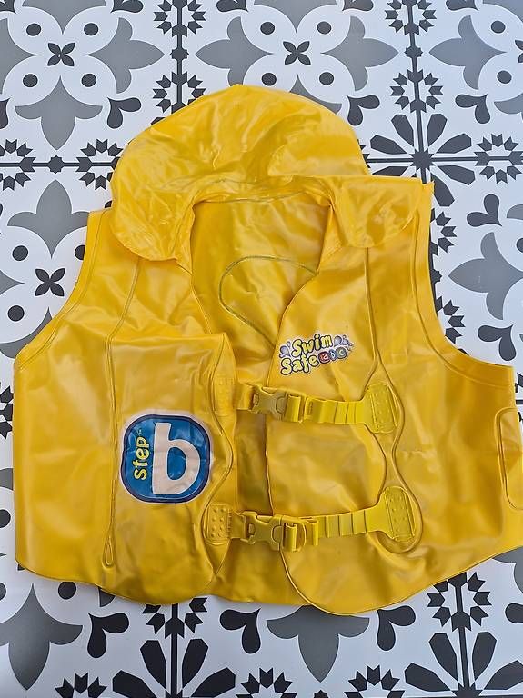 Schwimmringe: Bouées enfants  – Gebraucht aus Sugnens von san_786r 1