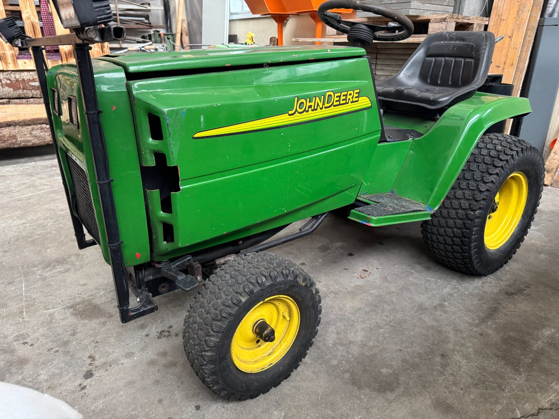Tutte le macchine: Rasentraktor John Deere mit Hydraulischem Schneepflug – Difettoso da Gunzgen venduto da AmGuTe 1