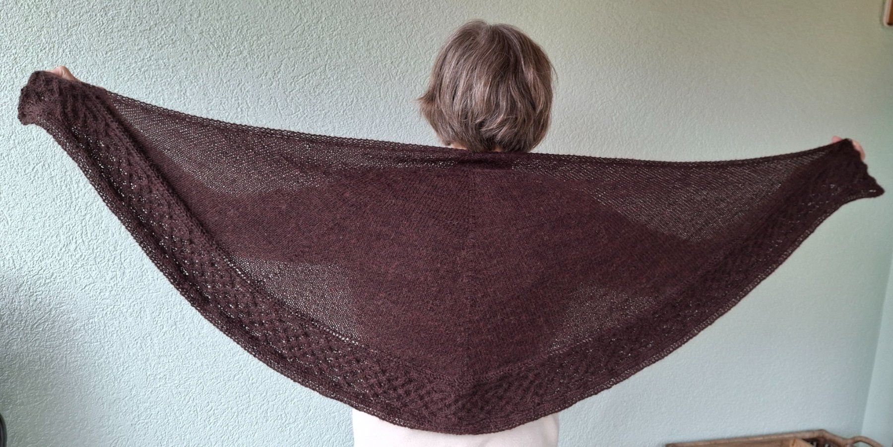 Foulard & Sciarpe: Schultertuch "Celtic Myths" mit Alpaca     NEU – Nuovo (secondo la descrizione) da Langenthal venduto da Handstrick