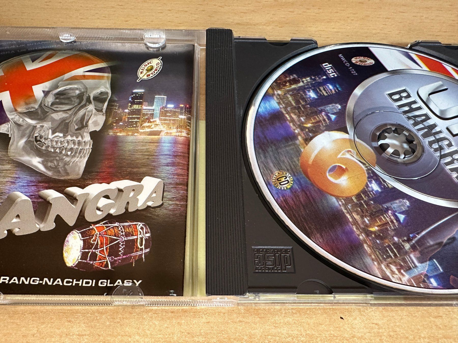 CD: P4 UK Bhangra Volume 6 – Usato da Rikon im Tösstal venduto da Alpenmutz 2