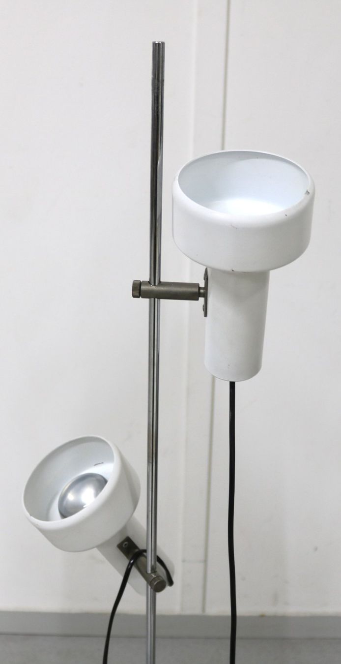 Lampade: Weisse Stehlampe mit zwei Spots – Usato da Volketswil venduto da brockipfannenstil 6