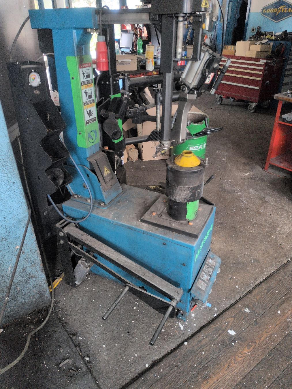 Toutes les machines: Reifenmontiermaschine – D'occasion à Wallenwil par Hindu82 2