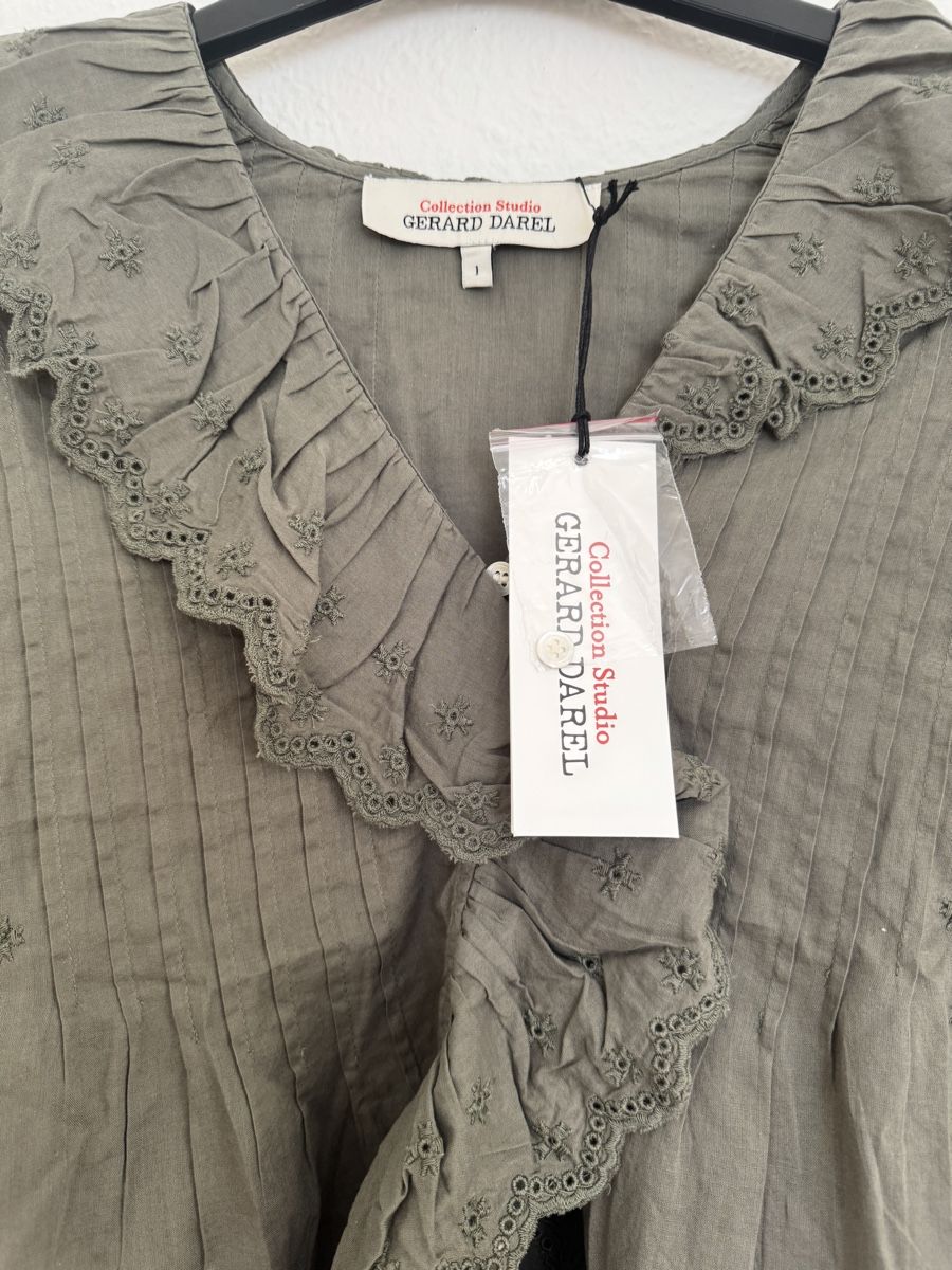 Sezane Top: Neu Gerard Darel Boho Designer Top Oliv  – Nuovo e nell'imballaggio originale da Zürich venduto da Swissair1234 5