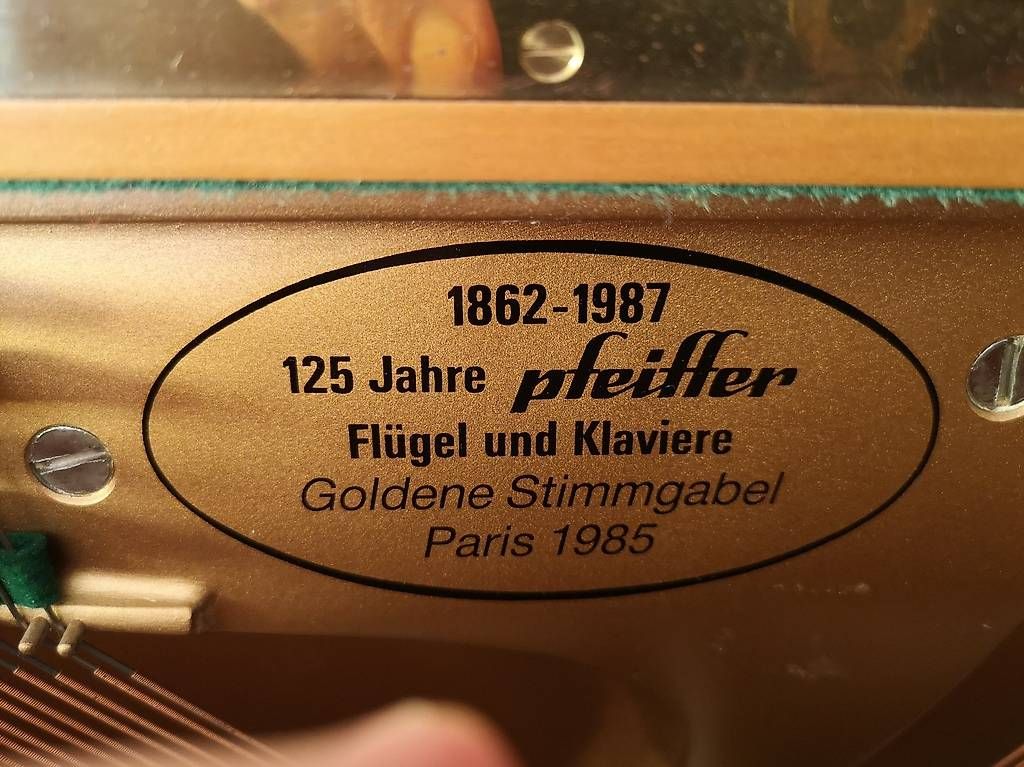 Musikinstrumente: Pfeiffer Klavier  – Gebraucht aus Carona von Yoelin 1