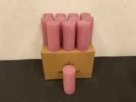 12 Kerzen a je 18 x 7,5 x 7,5 cm, je 700g, lila durchgefärbt