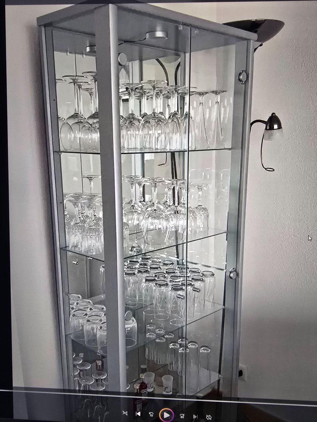 Vetrine: Glas-Standvitrine 175 cm hoch mit Licht – Usato da Deitingen venduto da Honeybal
