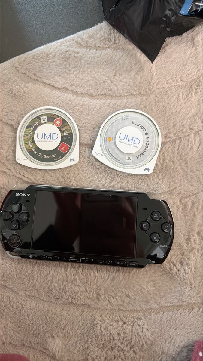 Sony Console: Sony PSP 3004 - 2spiele ein Ladekabel – Usato da Zürich venduto da Erdas_07