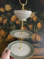 Porzellan Etagere aus einem Sammelgedeck