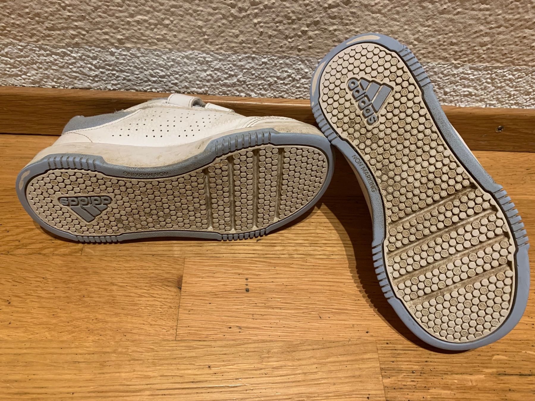 Adidas Scarpe per ragazzi: Sneaker Adidas Kinder Mädchen Gr.29 – Usato da Bülach venduto da engeli92 1