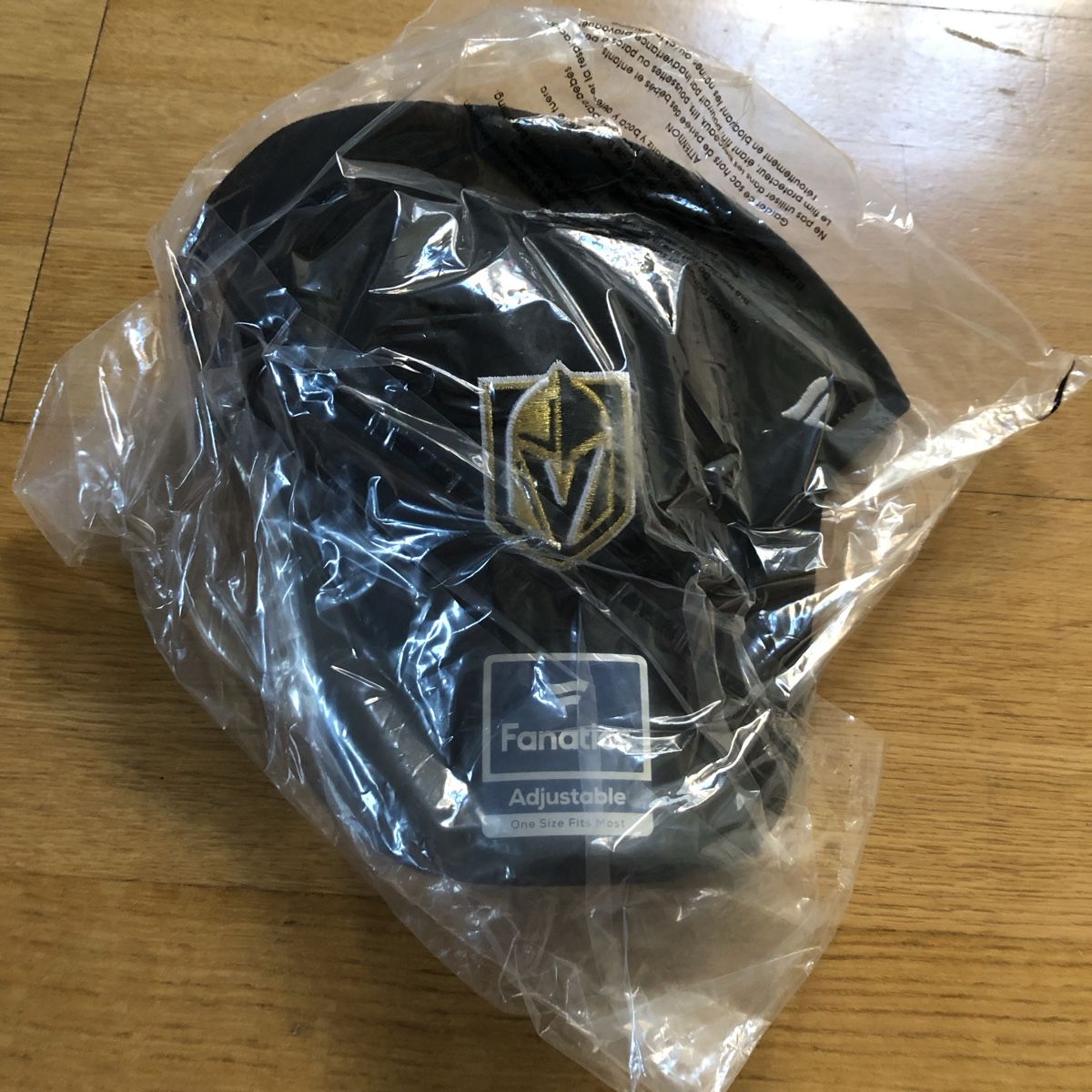 Altro in  Abbigliamento & Accessori: Vegas Golden Knights Adjustable Cap new – Nuovo e nell'imballaggio originale da Bern venduto da Myloulou 3
