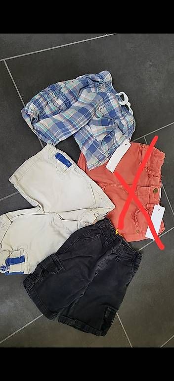 Pantalons: Diverse kurze Hosen  – D'occasion à Langendorf par RE17