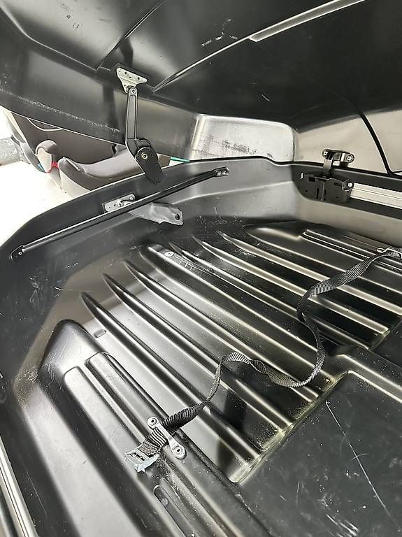 Thule Barres de toit: Thule Dachbox inkl. Dachträger – D'occasion à Lenzburg par Evimd 1