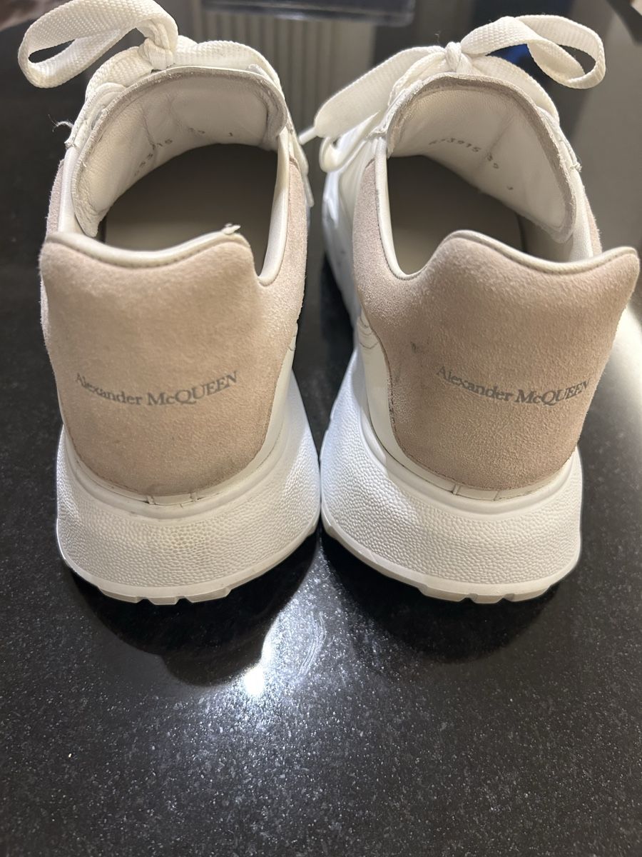 Alexander Mcqueen Scarpe da donna: Alexander McQueen Sneaker weiss, Grösse 39, neuwertig – Usato da Allschwil venduto da Stini 1
