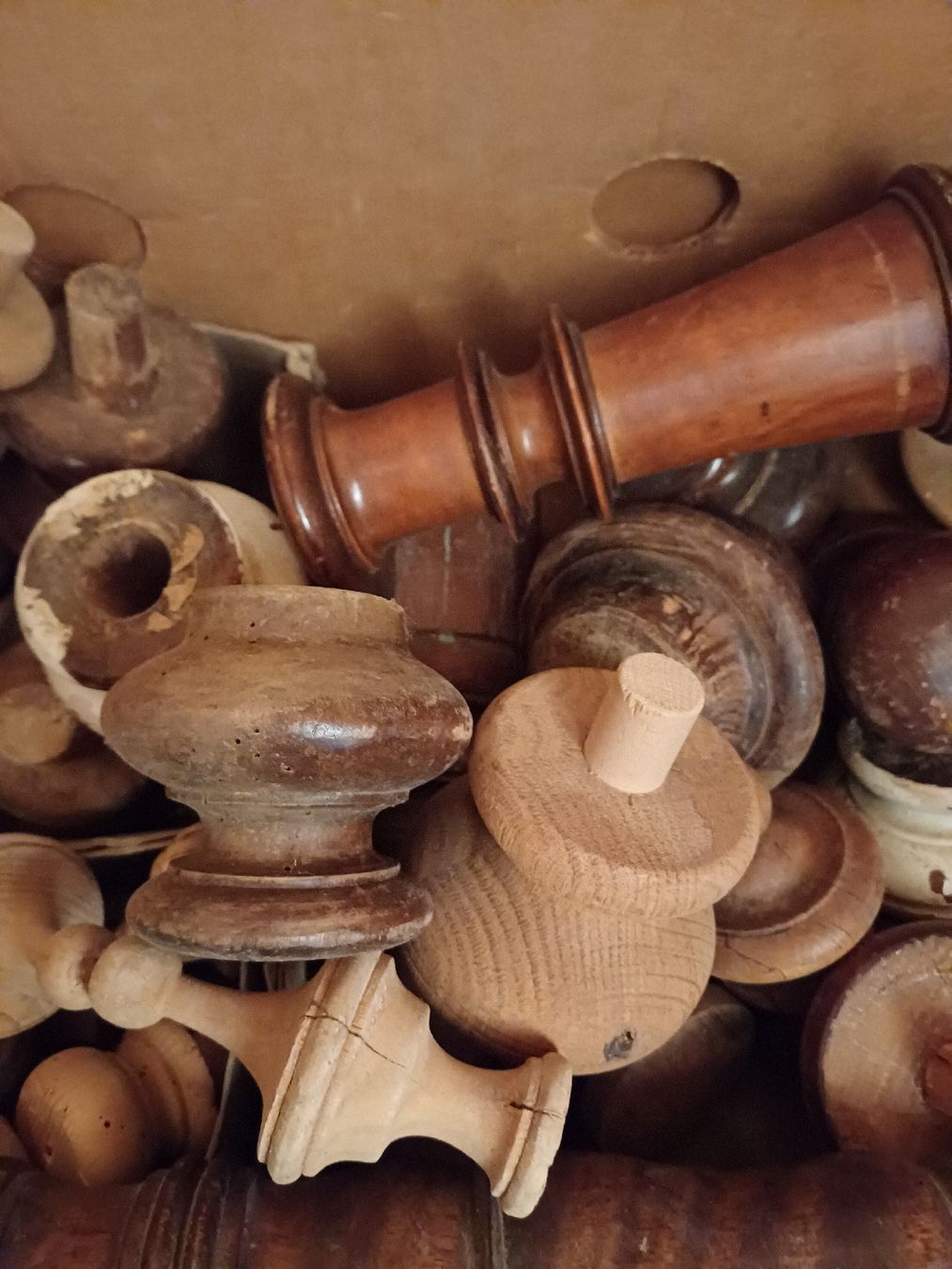 Articoli in legno: Gedrechselte Teile aus Holz – Usato da Embrach venduto da Olympia52 8
