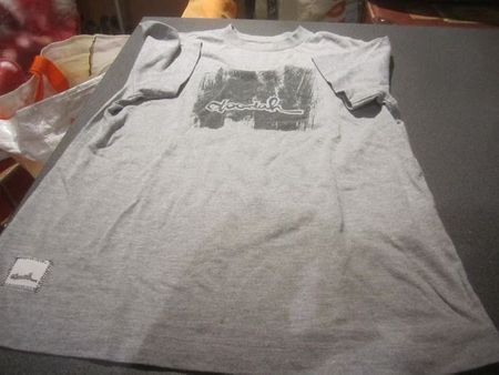 T-Shirt Grösse 8, grau, Aufdruck: schwarz