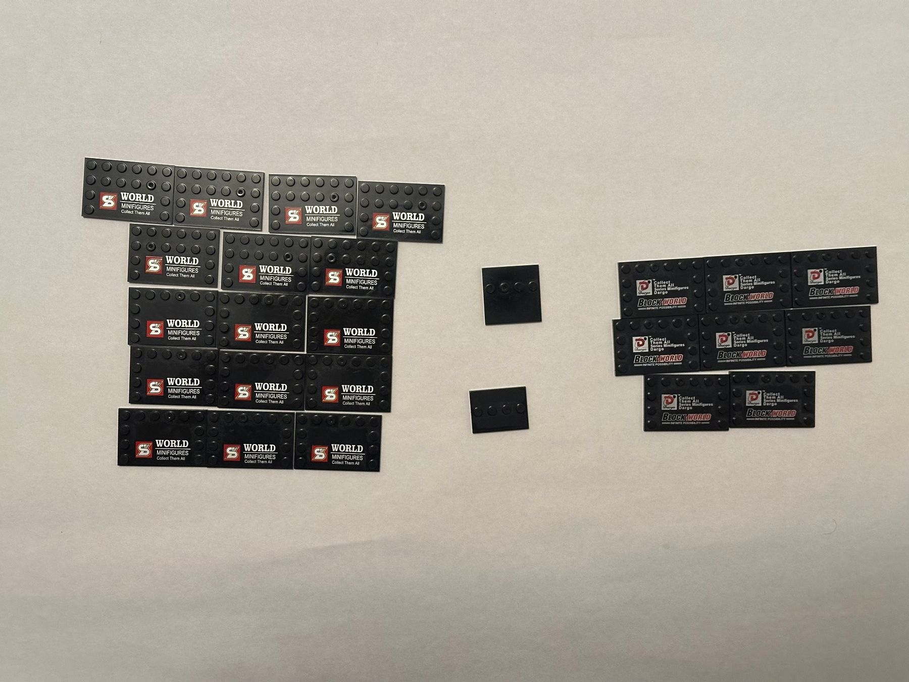 Kit di costruzioni: 19x schwarze Block World / Dargo Minifiguren Baseplates – Usato da Meierskappel venduto da mar_cw5