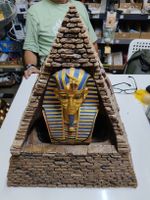 Deko Pyramide mit Tutanchamun Lichtspiel für Innenraum.