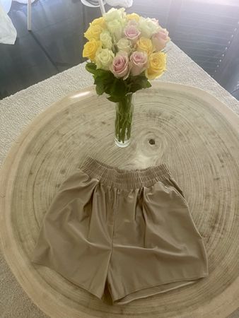 LUXE LÉGER Shorts oro – gold Gr.S