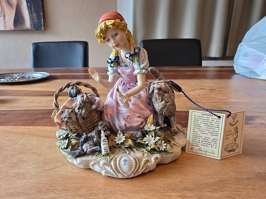 Skulpturen & Statuen: Capodimonte Mädchen mit Katzen Original W. Scapinello – Gebraucht aus Waldenburg von tin_c7b8