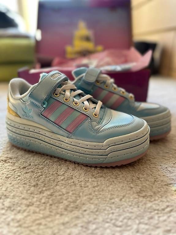 Adidas Scarpe da donna: Adidas Triple Platforum Low Disney  Nuove – Usato da Ascona venduto da lollyfairy