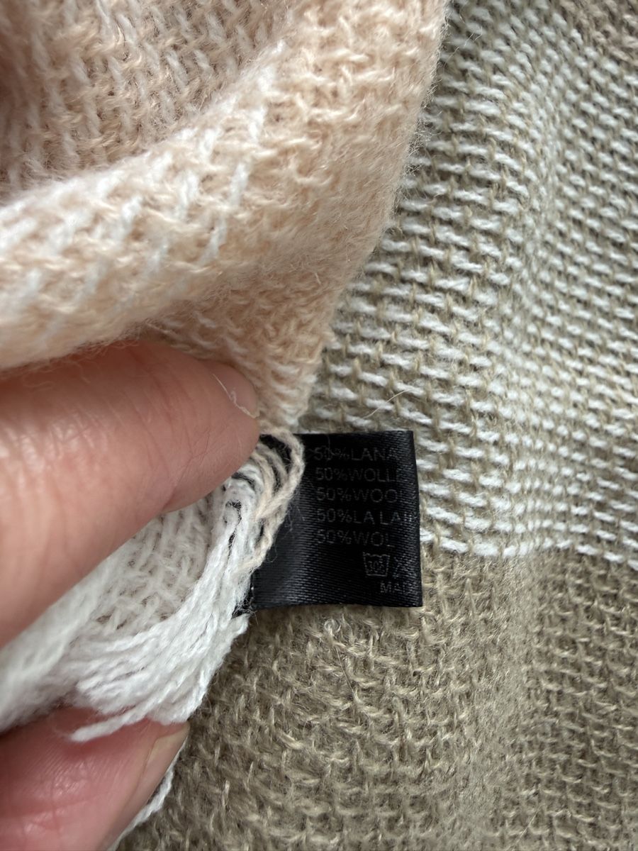Foulard & Sciarpe: XXL Schal 137x137cm – Usato da Müllheim Dorf venduto da Lyly04 2