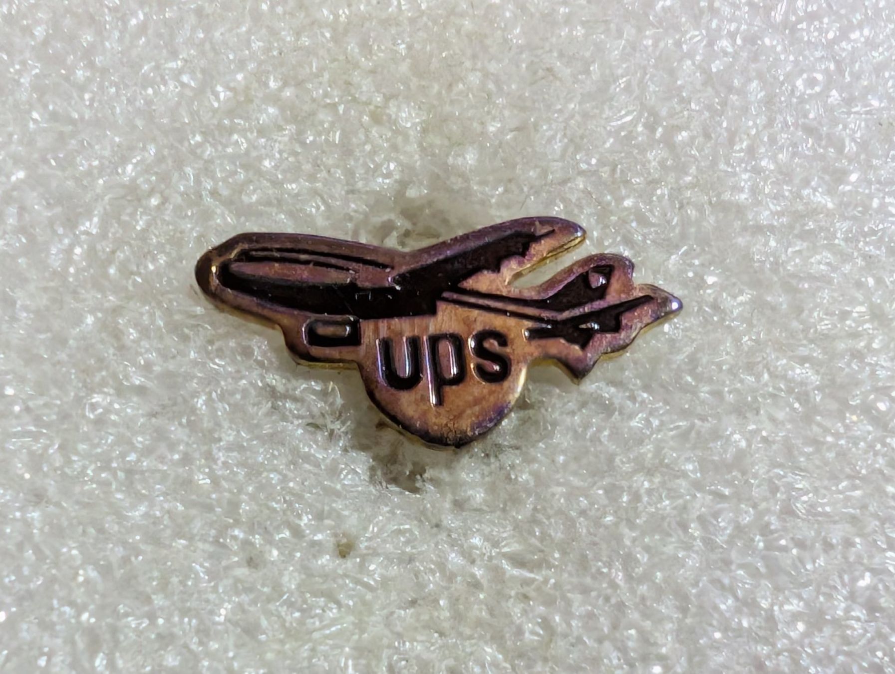 Placchette & Badge: Ansteckpin 204: Flugzeug UPS – Usato da Oppligen venduto da Pin-Fall-Shop