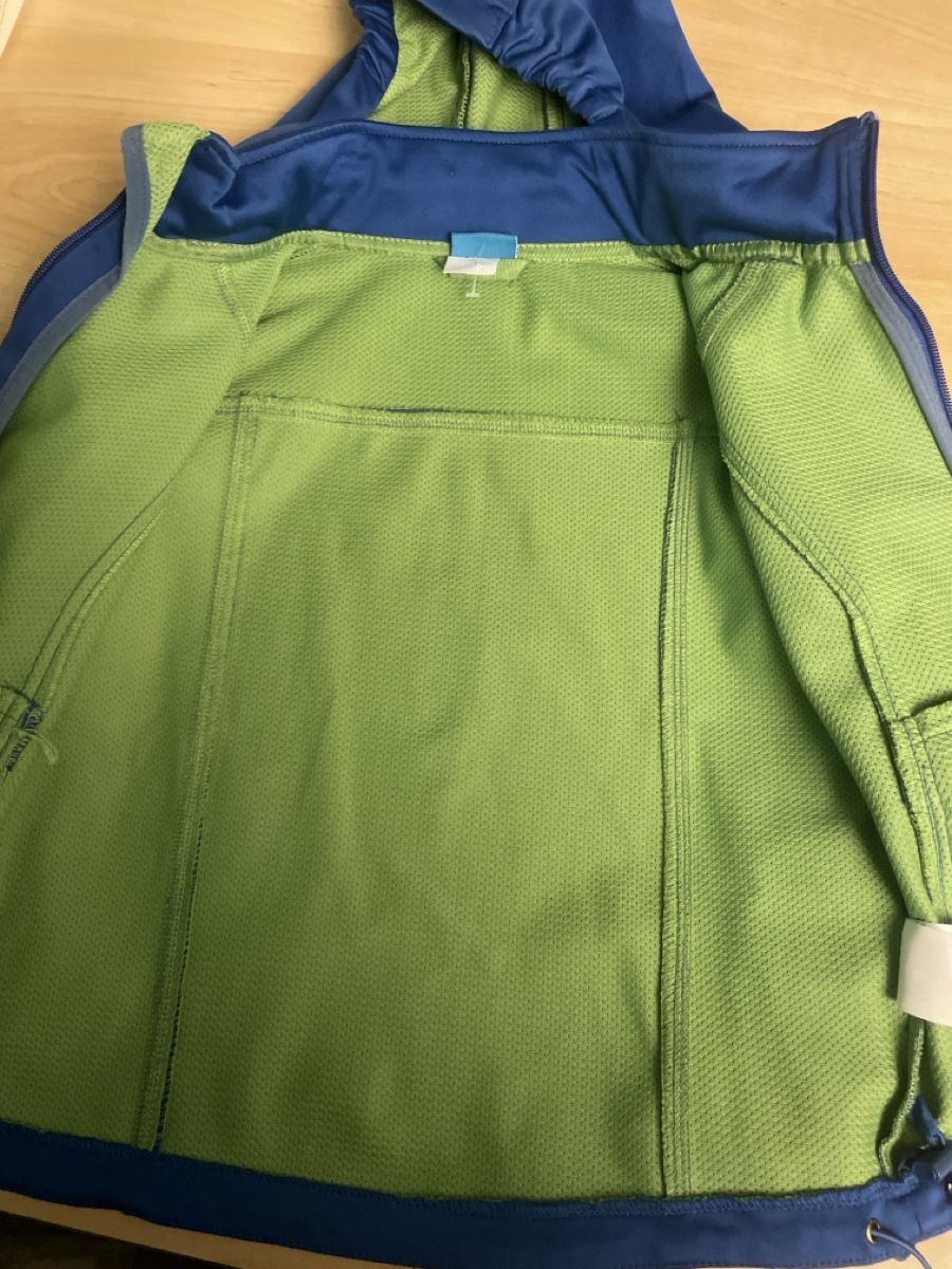 Giacche & Cappotti: Blaue Softshell Übergangsjacke mit Kapuze, Gr.128 – Usato da Obergerlafingen venduto da cabo4 2