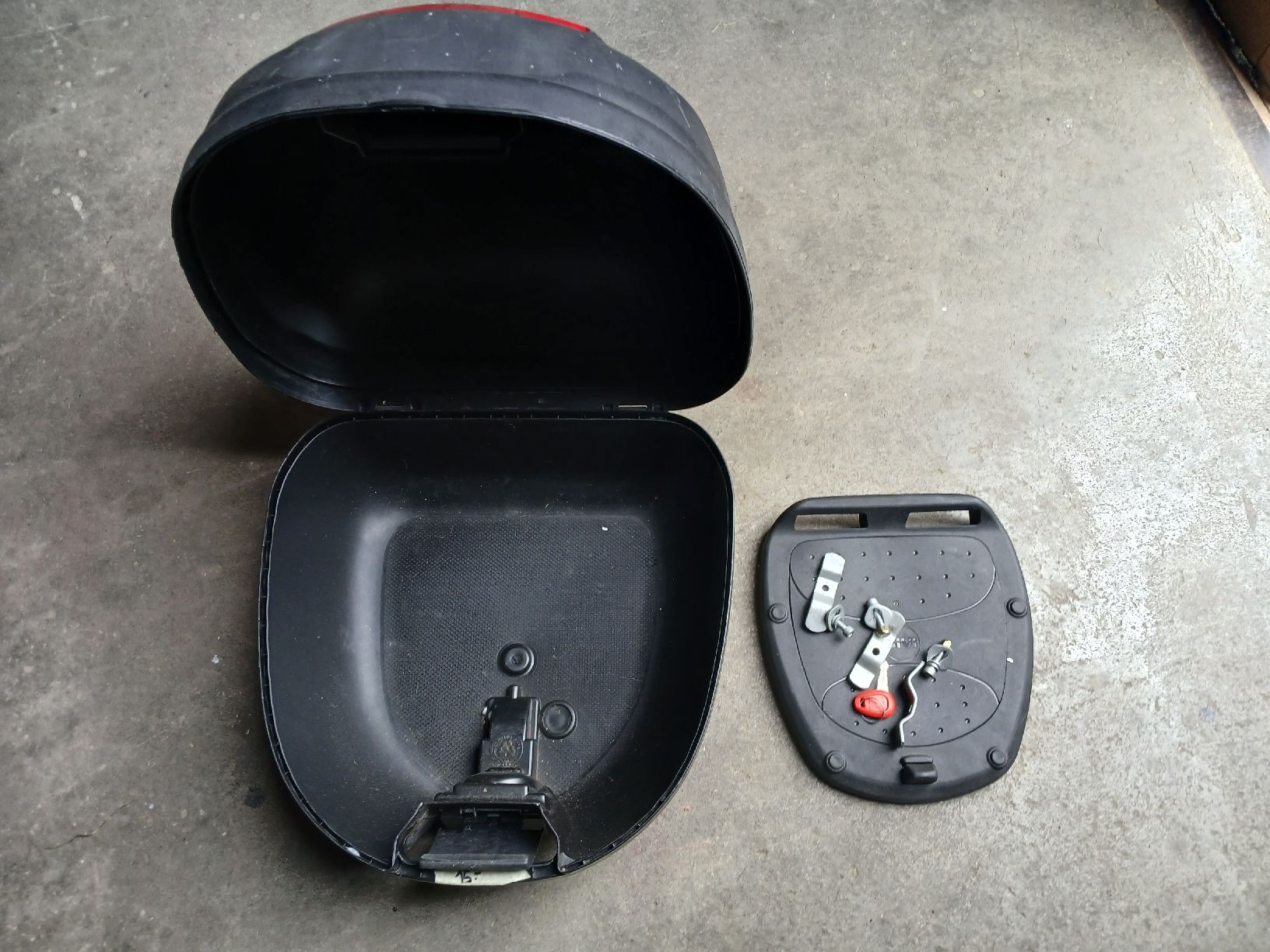 Givi Topcase: top case Givi moto scooter 1 casque – Gebraucht aus Fey von lobanovski1 1
