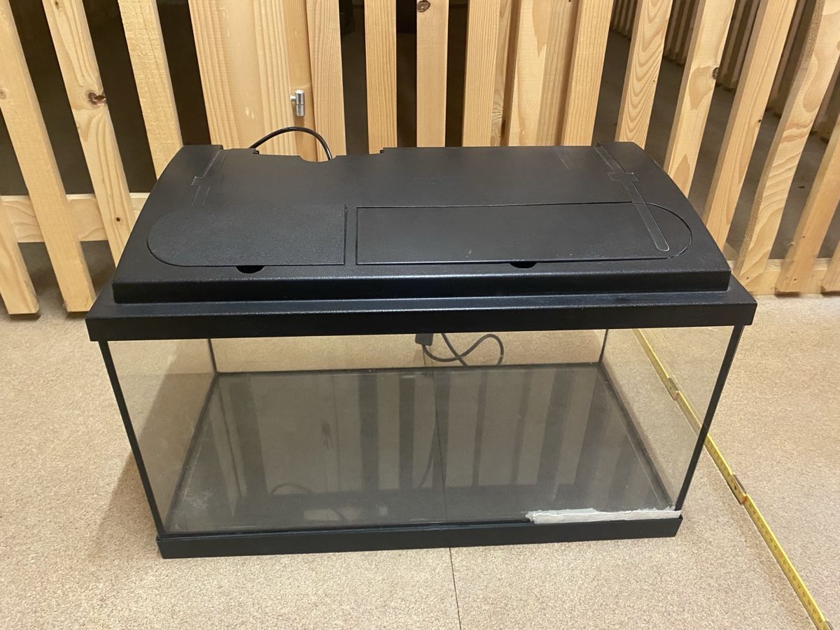 Aquarium: Aquarium mit Abdeckung schwarz gebraucht – Gebraucht aus Oberengstringen von dilara.c