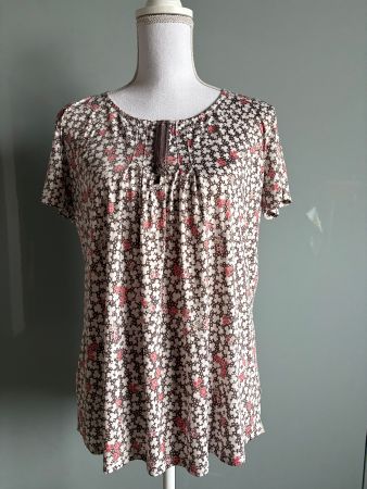 Shirts 2 Stück luftig angenehm Grösse 42 Polyester