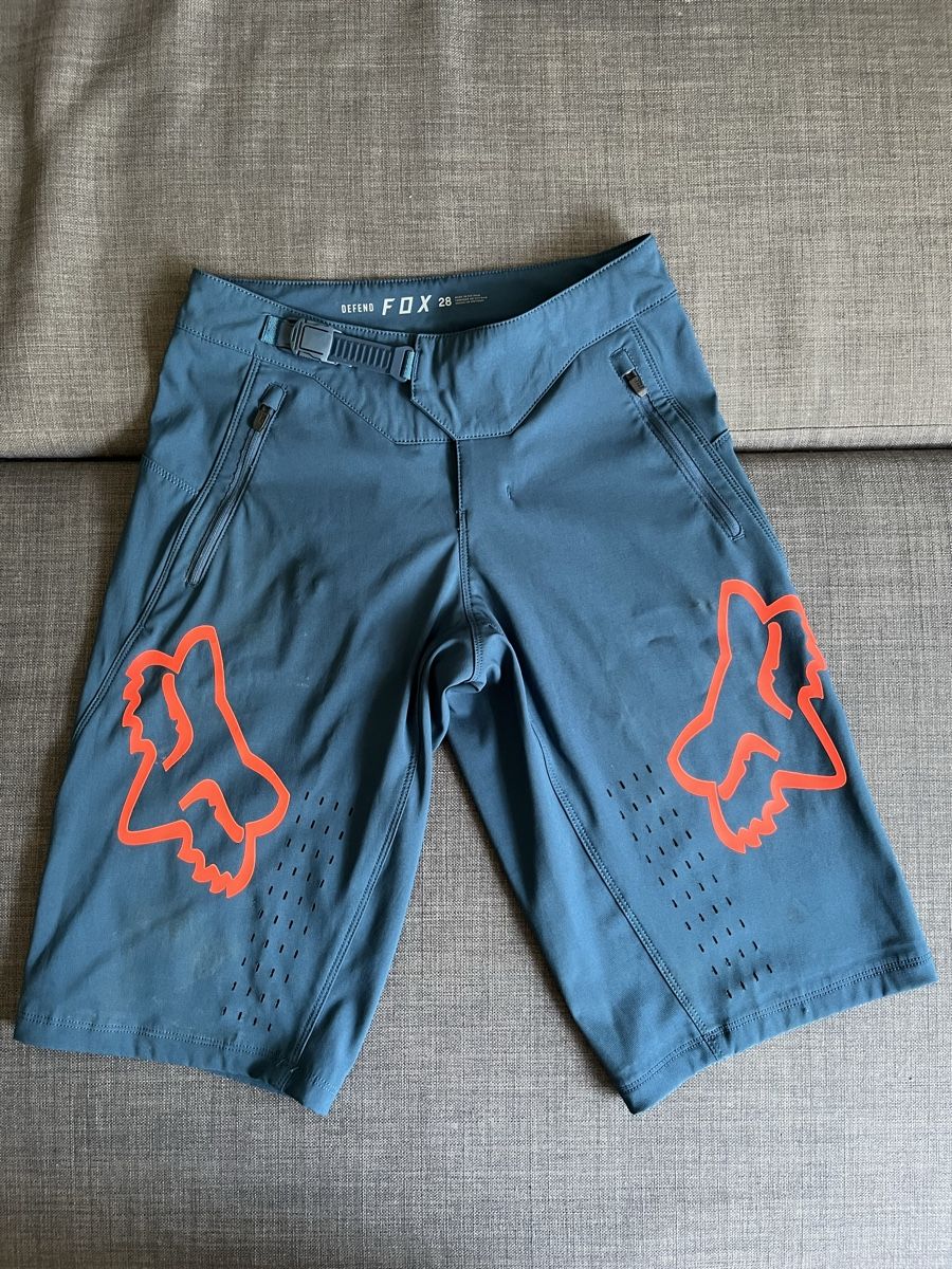 Pantaloni: Fox Yth Defend Short Velohose Mountainbikehose – Usato da Basel venduto da raspor