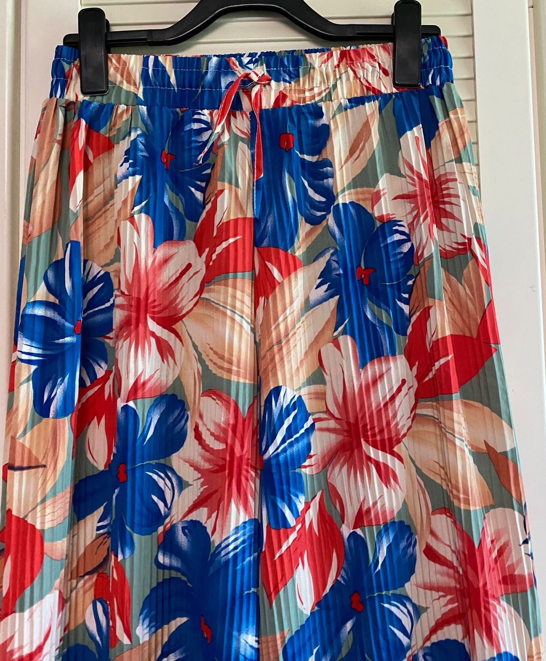 Pantaloni: Wunderschöne leichte Damenhose, Gr. S/M, NEU – Nuovo e nell'imballaggio originale da Bözberg venduto da RosmarieOb 1