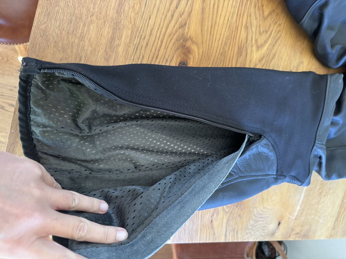 Ducati Pantaloni: Motorrad Ducati Lederhose Grösse 48  – Usato da Niederbüren venduto da Oetschli 8