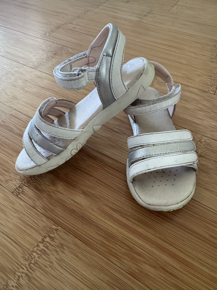 Geox Scarpe per ragazze: Geox Metallic Silver & White Leather Sandals – Usato da Pully venduto da kat_2rwv 3