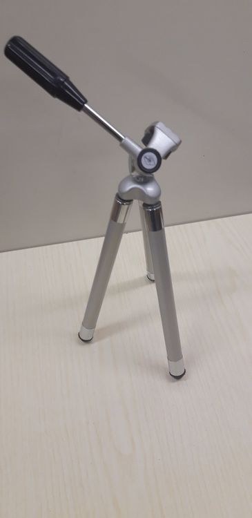 Treppiedi & Teste: Teleskop-Stativ für Fotokameras H 26-90cm – Usato da Müntschemier venduto da grossh