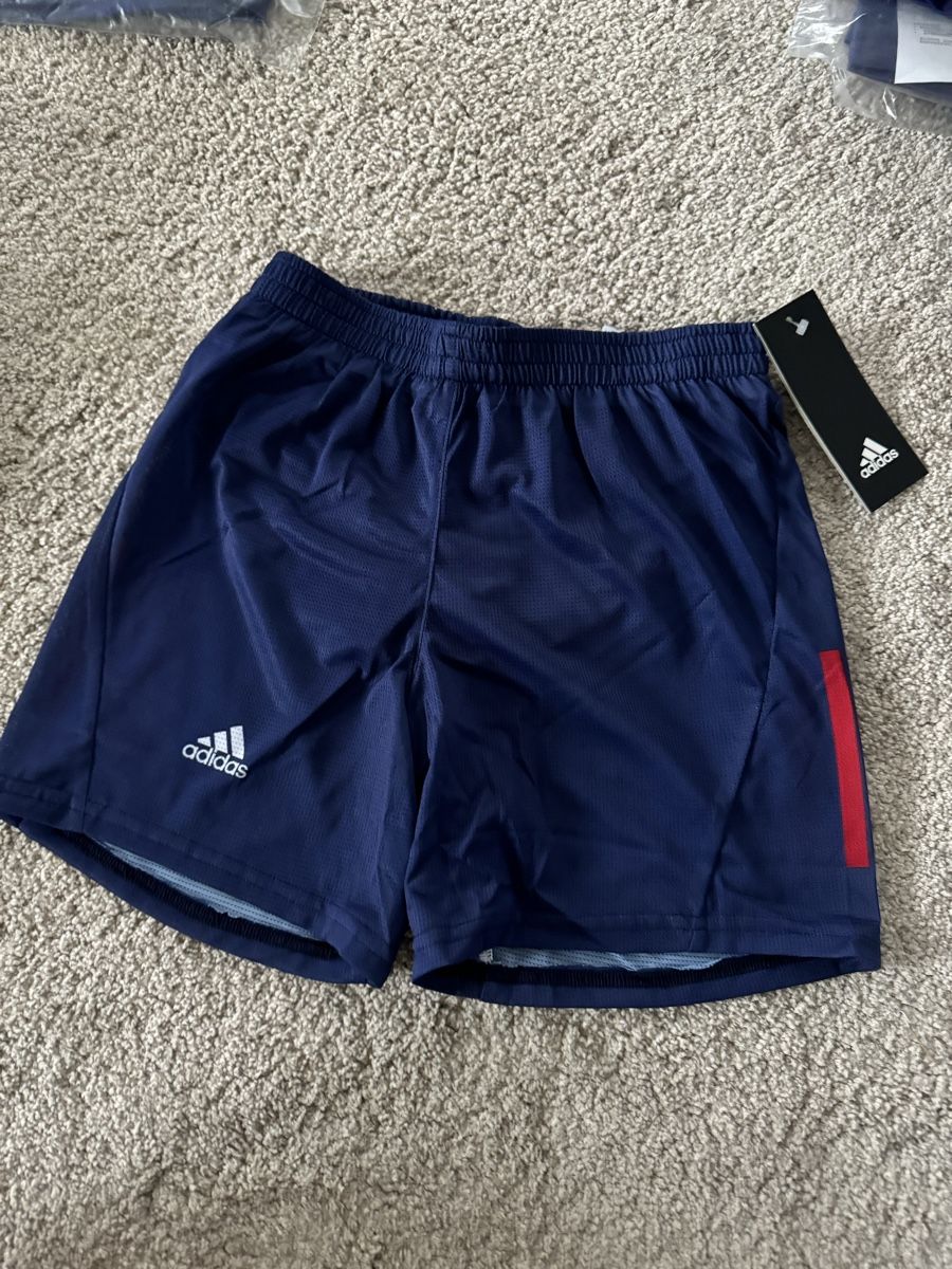 Adidas Hosen: Adidas Shorts Gr 176 neu – Neu und originalverpackt aus Oberweningen von Jogi2