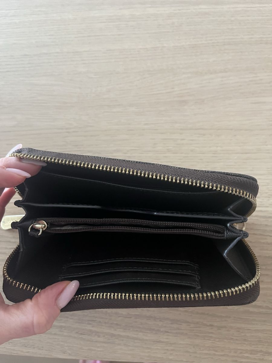Michael Kors Portafogli: Michael Kors Brown Wallet - Compact and Stylish! – Usato da Kloten venduto da Sz.Cz11 2